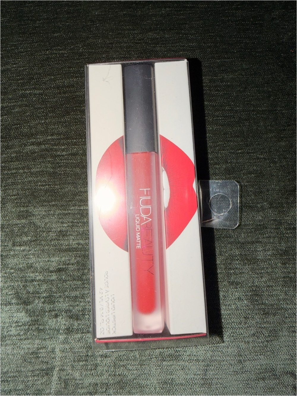 HUDA BEAUTY Liquid Matte Lipstick - Bright Coral Red